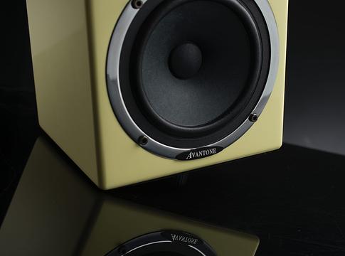 Avantone Pro MixCube – ikonikus stúdiómonitor új, fehér köntösben