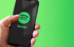 A Spotify több mint 57 ezer drogot népszerűsítő podcast-epizódot törölt