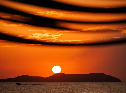 Teljes napfogyatkozásra készül Ibiza, különleges bulikkal ünneplik az égi jelenséget