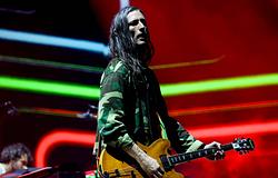 Nick Valensi ideiglenesen kiszáll a The Strokes 2026-os turnéjáról