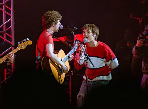 Cruz Beckham a The Kooks vendégeként tért vissza a színpadra Norwichban