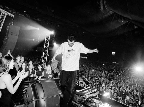 Fred again.. újabb meglepetéssel tér vissza: érkezik az USB002 Lyon szett