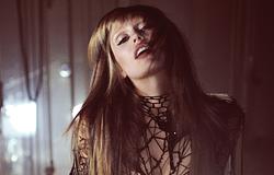 Miley Cyrus a filmzene felé nyitott az Oscar-gálán