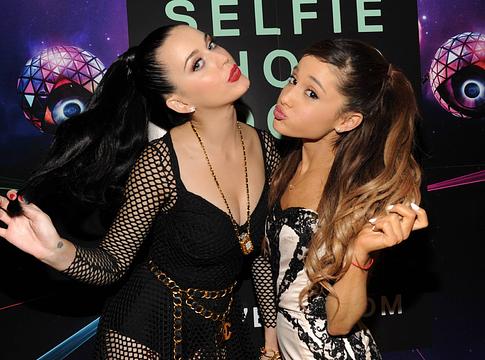 Ariana Grande Katy Perry-paródiával vitte a show-t az SNL-ben