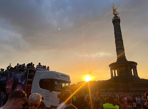 Több mint 200 ezren vonultak Berlinben a Rave The Planeten