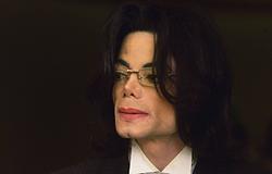 James Safechuck üzenetet küldött a gyermekkori szexuális bántalmazás túlélőinek a Michael bemutatója idején