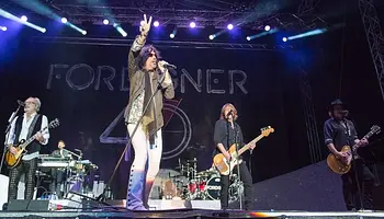 Primary Wave-megállapodást kötött a Foreigner alapítója