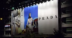 Prada: fesztiváltükrözés az SS25-ben – „Concert Reflection” napszemüvegek