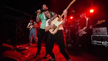 Riasztó mérleg: válságban a brit élőzenei helyszínek 2025-ben