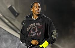 Travis Scott váratlanul félbeszakította a Leeds Fesztivál koncertjét