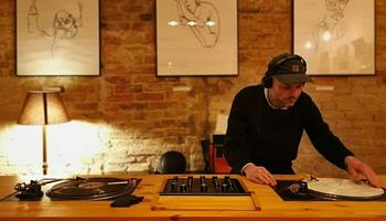 DJ Phonatic fellépését aktivisták tiltakozása után mondták le Berlinben