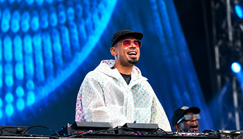 Afrojack a fiatalok mentális egészségének nagykövete lett