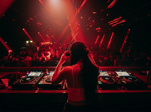 Tőke kontra tehetség: repedések az elektronikus zene felszíne alatt