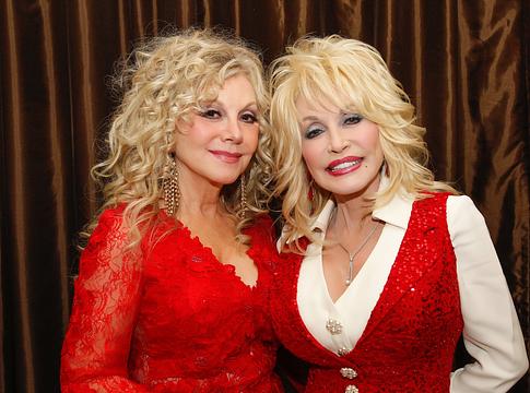 Ezért titkolta Dolly Parton a rákdiagnózisát