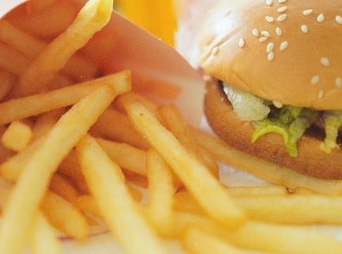 Műanyag-vegyületek nyomában az amerikai gyorsételekben