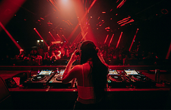 Tőke kontra tehetség: repedések az elektronikus zene felszíne alatt