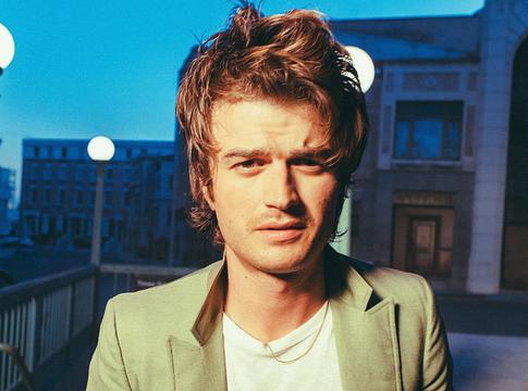 Joe Keery nyilvánosan bírálta Trumpot egy minneapolisi haláleset után