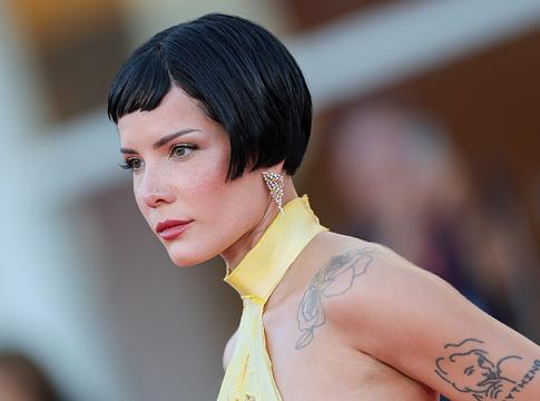 Halsey kórházba került Bostonban, de már jobban van és folytatja a turnét