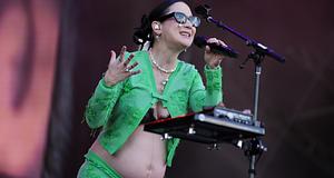 Japanese Breakfast a Governor’s Ballon mutatta meg babapocakját: „Jpreggie!”