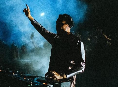 Tiësto radikális új arculata nagy visszatérésre utal