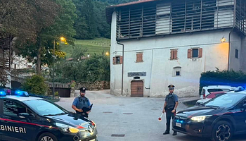 Illegális rave-re gyűltek össze százak Comano Terménél