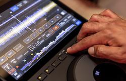 Kompaktabb formában hozza az új CDJ-világot az AlphaTheta CDJ-1500X