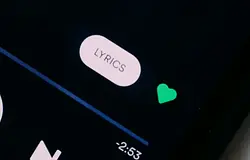 Spotify dalszöveg-fordító funkciót tesztel – Rosalía új albuma lett az első nagy áttörés