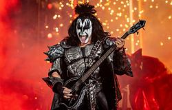Gene Simmons autóbalesetet szenvedett, de már otthon lábadozik