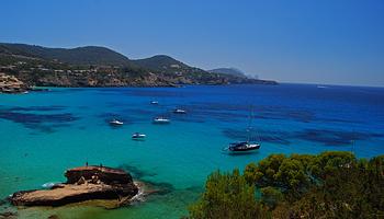 Ibiza fiataljai visszakövetelik a szigetet