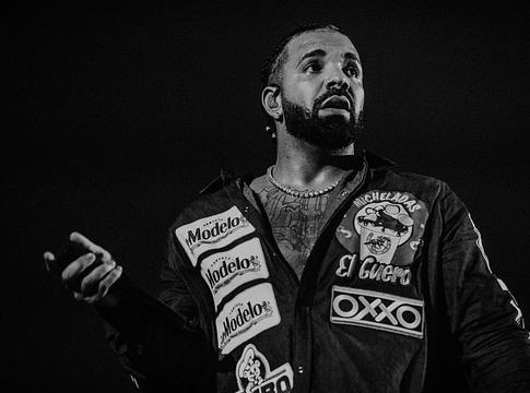 Drake elismerte Kendrick Lamar erejét a színpadon – a viszály még nem ért véget