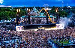 Tűz, tragédia, töretlen lendület – így indult az idei Tomorrowland