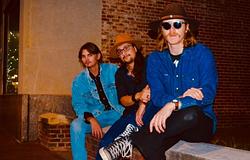 Új lendületben a Dutchman: közös dal Bob Webberrel