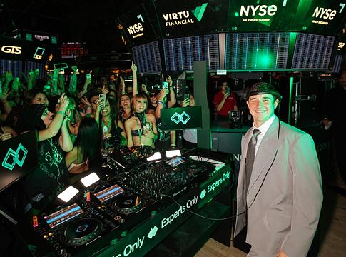 John Summit DJ-pulttá változtatta a New York-i tőzsdét