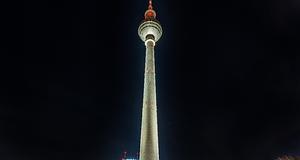 Techno az éjszakai Berliner Fernsehturm tetején Westbammal