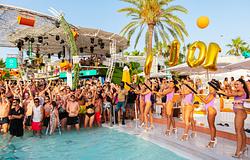 Strandklubokba költözik a zene: új partnerségben erősít a Universal Music