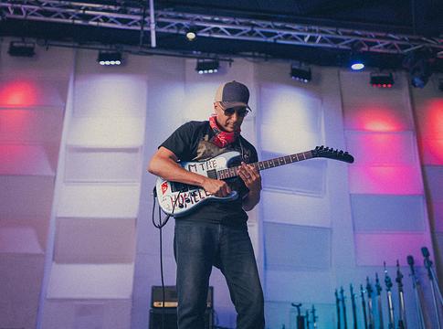 Tom Morello ikonikus gitárja újra megjelenik