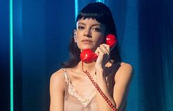 Lily Allen elmondta, miért nem beszél a közönséghez a koncertjein