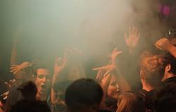 Marseille szigorítana: akár 3000 eurós bírság várhat az illegális rave-ek résztvevőire