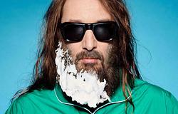 Új diszkókorszak: Sébastien Tellier visszatér a „Thrill Of The Night” dallal