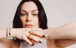 Jessie J megható visszatérése a színpadra műtétje után
