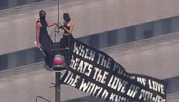 Hendrixnek tulajdonított idézet lobogott az Empire State Building tetején – a hagyaték nem tiltakozik