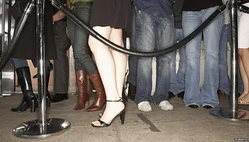 A bársonykötél mögött: a klubélet láthatatlan őrzői