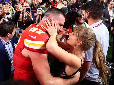Taylor Swift és Travis Kelce esküvőjén Stevie Nicks és Paul McCartney is fellépett