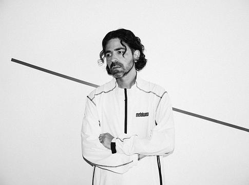 Felix Cartal deluxe albummal és újragondolt 90-es évekbeli slágerrel jelentkezett