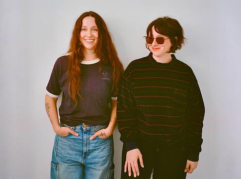 A Crutchfield testvérek újra együtt – megérkezett a Snocaps debütáló albuma