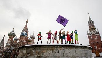 Nadya Tolokonnikova: „Bajt akarok keverni” – itt a Pussy Riot első albuma, a CYKA