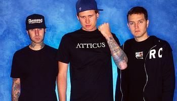 Blink-182: 25 éves újrakiadás jött a Take Off Your Pants And Jacketből, hat bónusszal