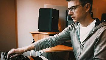 Dias Ridge két számos EP-vel lép tovább: Insterstice / Balance