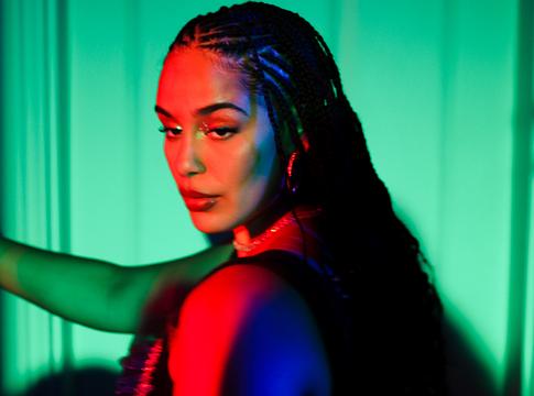 Jorja Smith kiadója éles kritikával támadta az AI-val készült virális dalt