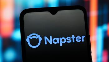 Hamis milliárdos befektetéssel szerezhetett részesedést a Napster tulajdonosában